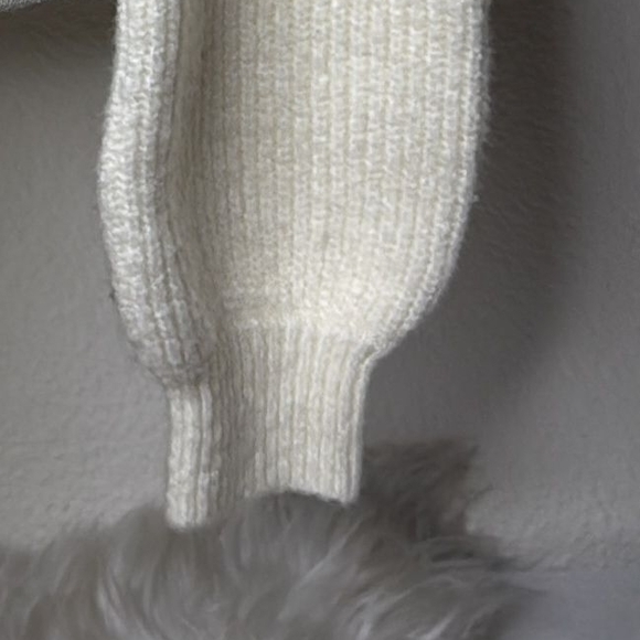 Elegant Cream Sweater - Picture 4 of 7